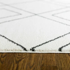 Cheap ⌛ Carson Carrington Isgarde Diamond Area Rug Off-white 🎁 -Carson Carrington Sales unnamed file 1092