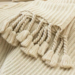 New ✨ Carson Carrington Uusikaupunki Knitted Throw 💯 -Carson Carrington Sales unnamed file 2929