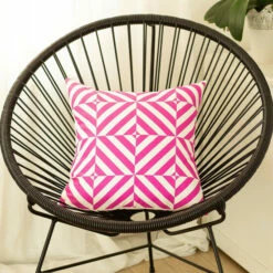 New 👍 Carson Carrington Geometric Pink Diagram 18-inch Throw Pillow Cover ❤️